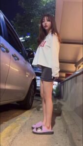สาวหีตูดขาวยืนฉี่ข้างรถกลางวัน โดนควยใหญ่จับเย็ดสดซอยหีแรงแตกในทะลักคาหีฉ่ำ