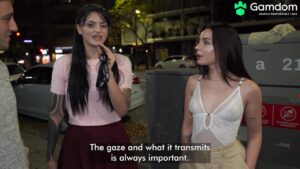 สาวหื่นกลางถนนโดนจับซอยหีสดควยใหญ่รัวแรง แตกในคาหีน้ำทะลัก