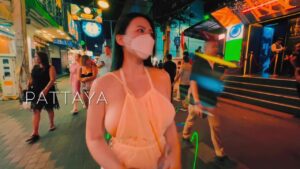 สาวไทยเงี่ยนจัด ขึ้นเย็ดสดควยใหญ่บนยอดตึกมหานคร แตกในคาห้องกระจก