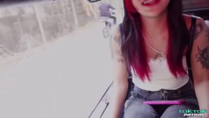 สาวไทยหีแน่นตัวเล็ก โดนฝรั่งควยยักษ์เย็ดสดซอยหีแรงแตกคาหี