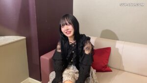 สาวญี่ปุ่นตัวเล็กน่ารักโดนควยใหญ่ซอยหีโคตรแรงบนโซฟา แตกในคารูหีแบบไม่ถอน