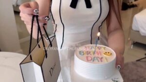 พี่เบส คอสเพลย์วันเกิด OnlyFans โดนซอยหีโหดแตกในเลอะห้อง นมใหญ่ถูกบีบจนแดง