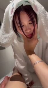 น้องซีนา Onlyfans สาวจีนหุ่นดี เมดน่ารักคุกเข่าเย็ดปาก POV น้ำลายยืดย้อยเต็มควย