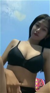 สาวไทยหุ่นน่าเย็ด หีเนียนตูดเด้ง ช่วยตัวเองซอยหีแรงๆ ครางลั่นจนน้ำแตกคาหี
