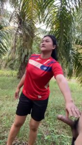 น้องชายจับพี่สาวหีเนียนเย็ดสดกลางสวนหลังบ้าน ซอยหีดุเดือดแตกในป่ารก