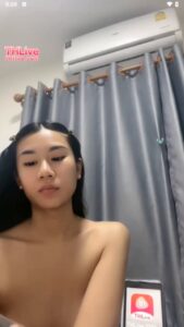 คลิปหลุด น้องรูบี้ THlive สาวตัวเล็กหีฟิต อ้าหีโชว์ในห้องน้ำ นั่งซอยหีตัวเองจนน้ำเงี่ยนพุ่ง