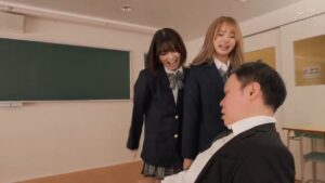 สาวหีฟิตญี่ปุ่นสองตัว ถูกเย็ดสวิงกิ้งในห้องเรียน ซอยหีแรงแตกในไม่ยั้ง