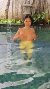 สาวไทยตูดเด้งนมใหญ่ โดนเย็ดสดในสระโรงแรมกลางดึก ซอยหีรัวแตกนอกเอ้าท์ดอร์