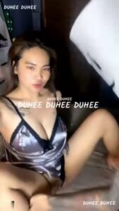 คลิปหลุด น้องซูก้า ขึ้นคร่อมขย่มควยแฟนแบบเมามันส์ นมใหญ่เด้งตูดกระแทกหีฉ่ำน้ำเงี่ยน