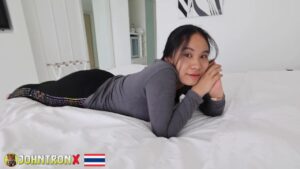 สาวไทยนมใหญ่ Diw โดนฝรั่งควยใหญ่เย็ดคาชุดในโรงแรม ซอยหีโครมๆ น้ำเงี่ยนพุ่งแตกในคาหี
